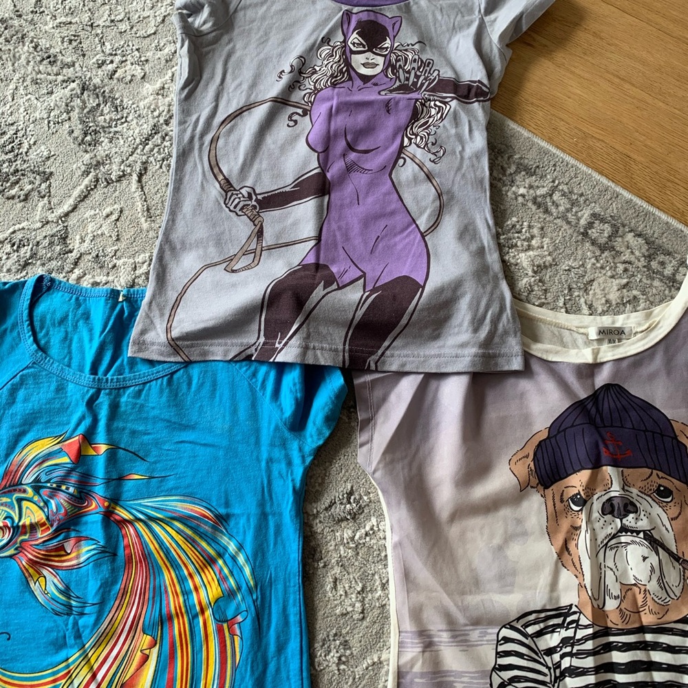 Bundle of 3 t shirt cars wonan